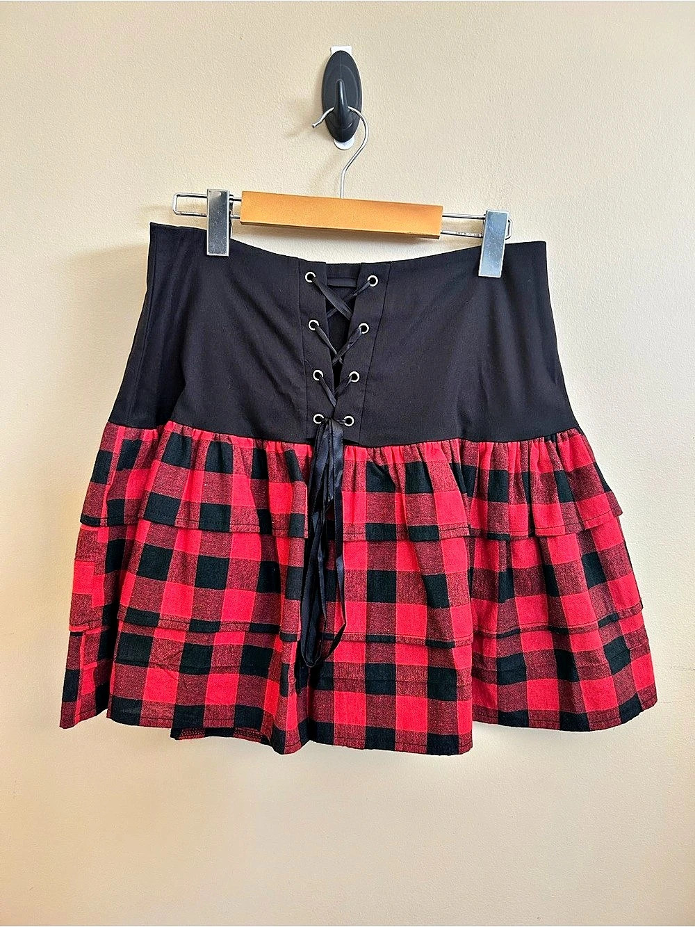 Romwe Grunge Buffalo Plaid Lace Up Ruffle Mini Skirt Red & Black Large